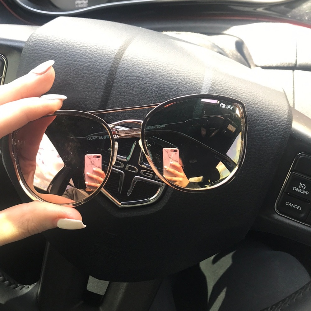 QUAY Cherry Bomb 🍒💣 Sunnies